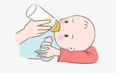 宝宝呛奶怎么办？1个月大宝宝的急救处理方法来啦！